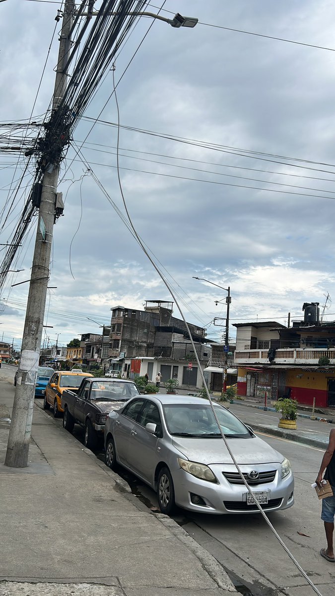 Rbt2910's tweet photo. Señores @CNEL_EP @servicioscnelep Por favor desde ayer a las 23:00 no contamos con energía eléctrica en la Floresta  1 manzanas 105 y 106.  Orden 1103910213 https://t.co/MhH06pueQH