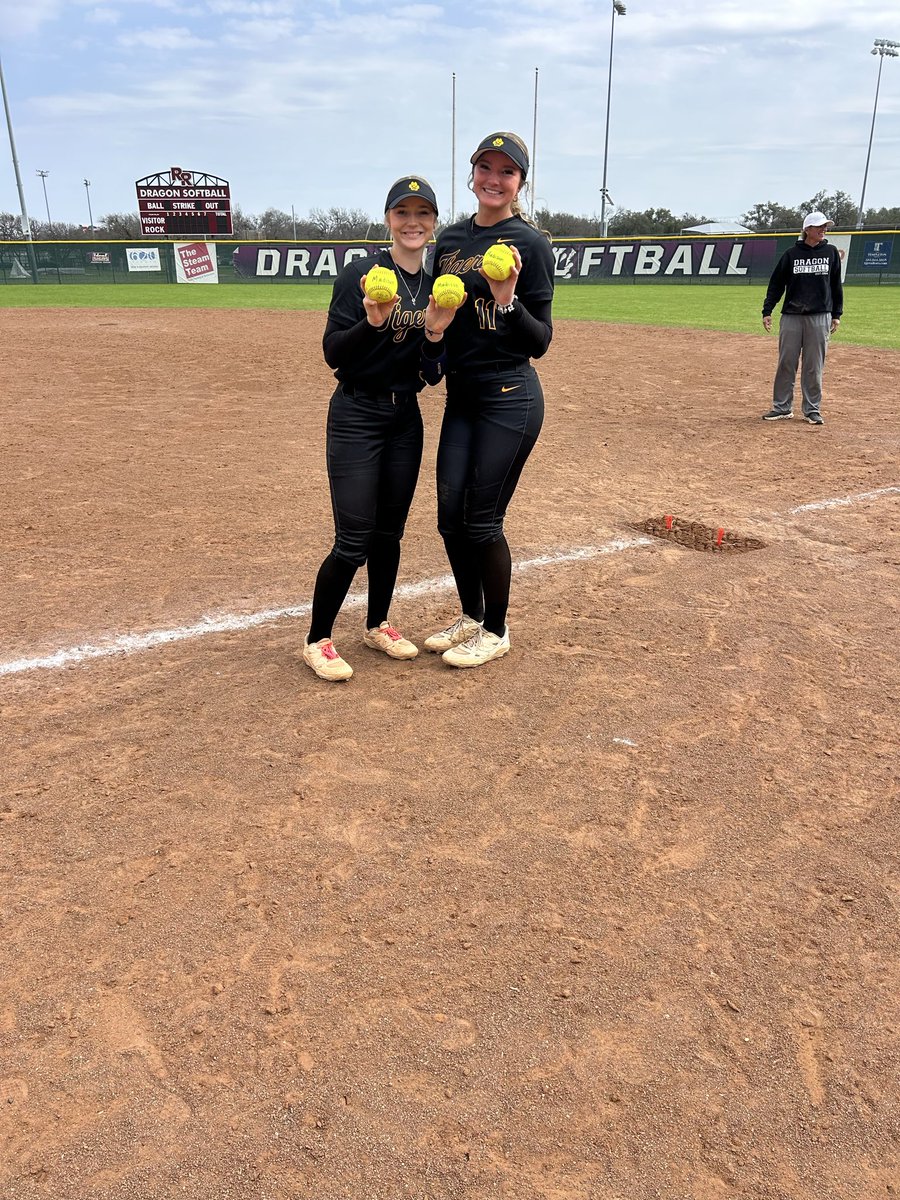 SPHS Softball tweet media