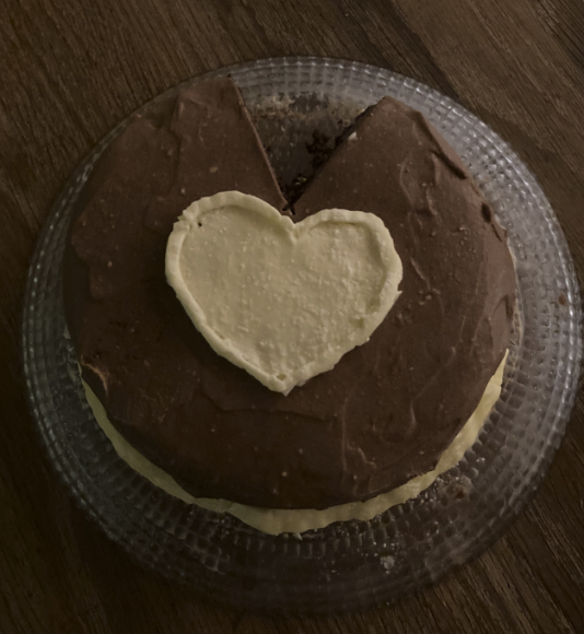 beztebyaa's tweet image. My first ever cake💕