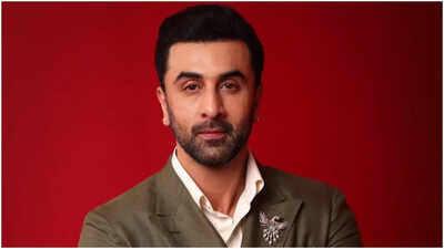 2_F_I_B's tweet photo. 🚩Big revival 🚩
Ranbir Kapoor & family lease 5 floors in Andheri for 20 yrs to build next-gen RK Studios:
LED soundstage, VFX, AI servers, music hubs & family offices
Legacy 2.0 incoming! 🎬🔥
#RanbirKapoor #RKStudios https://t.co/uekrAz7bjM