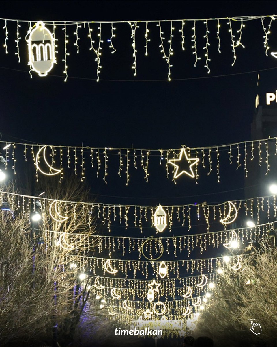 TimeBalkan_'s tweet image. Kosova’nın başkenti Priştine’nin merkezi, ramazan ayına özel ışıklandırıldı.

📸AA

#ramazan #süs #kosova #priştine #balkanlar