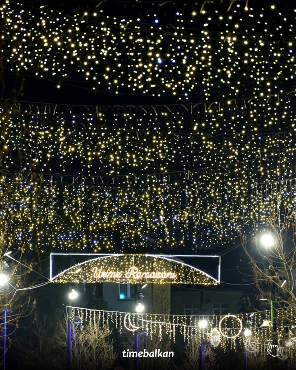 TimeBalkan_'s tweet image. Kosova’nın başkenti Priştine’nin merkezi, ramazan ayına özel ışıklandırıldı.

📸AA

#ramazan #süs #kosova #priştine #balkanlar
