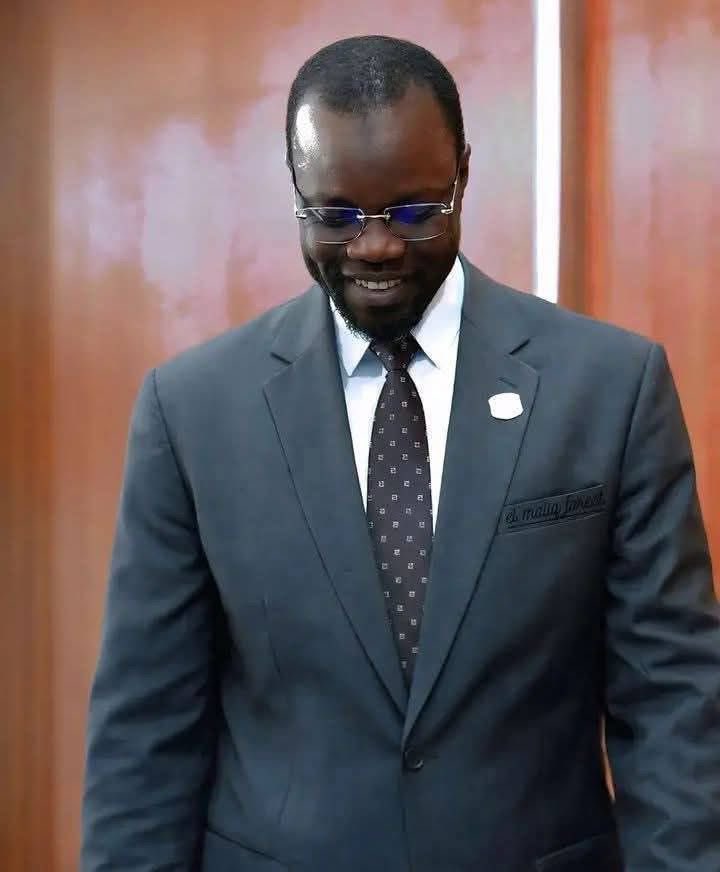 *"L'impossibilité est une possibilité non exploitée"*

Ils avaient prédis la faillite, la récession économique et le défaut de paiement, mais hélas, le Sénégal🇸🇳 se repositionne, finance son économie, multiplie ses investissements, paye ses salaires et honore ses engagements sur