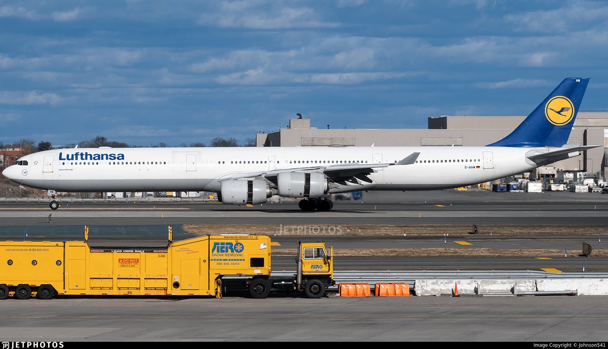 Time to fire up the snow melters. Cancellations rising Sunday &amp; Monday as the Northeast US gears up for a lot of snow. So far:

Sunday — 632 ❌✈️
· JetBlue B6 263
· Delta DL 149
· American AA 65
· Spirit NK 50
· United UA 37

Monday — 863 ❌✈️
· B6 668
· AA 47
· UA 38
· NK 34