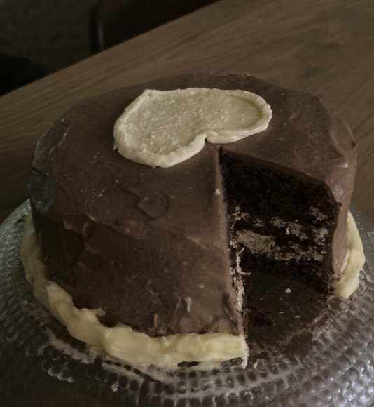 beztebyaa's tweet image. My first ever cake💕