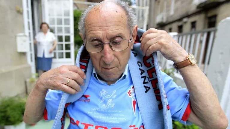 MCeleste1923's tweet photo. Cúmprense 1⃣1⃣ anos do pasamento de Basilio.

Era socio dende 1939 e foi o abonado nº1 do @RCCelta. Viviu,entre outros,a 1ª final copeira ou o 1º #EuroCelta. 

Ademáis, era socio de honra da peña 'Comando Celta'.

Non te esquecemos Basilio.

Alá onde esteas, #DEP 

📸2º-Ó.Vázquez https://t.co/c1YkNf7uqe