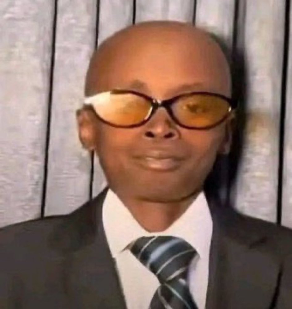 Crypto_Falid's tweet image. Florent!no Perez watching Arbel0a after the game knowing he will s@ck him soon