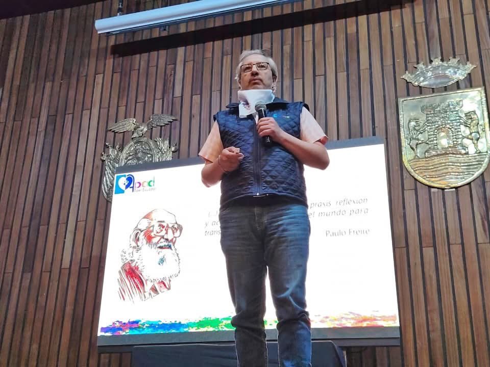 vandocilla's tweet image. Freire y Vigotsky permiten explicar el tipo de Educación que requieren todos los niños, niñas y adolescentes, sin distinción de condiciones de neurodivergencia. 

La sensibilización en Autismo debe ir de la mano con la comprensión de la importancia de la crianza positiva y los