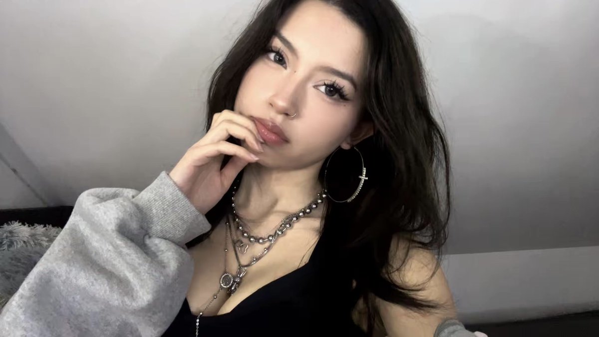 𝒩𝒾𝓃𝒾 ♡ tweet media