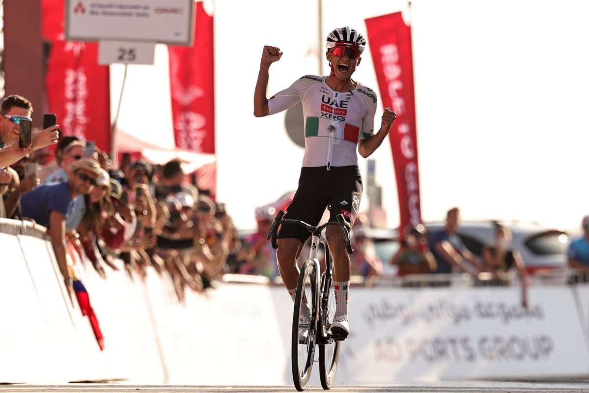 josejuangelmx's tweet image. 🇲🇽: Isaac del Toro ganó la etapa principal del Tour UAE 2026, la número seis, la estelar escalada a la cima del Jebel Hafeet, la cual realizada con un tiempo de 3:27:54. Ahora del Toro tiene una ventaja de 20 segundos sobre el italiano Antonio Tiberi.
