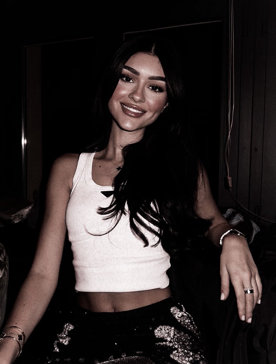 𝗮𝗻𝗻𝗲𝗹𝗶𝘀𝗲. tweet media