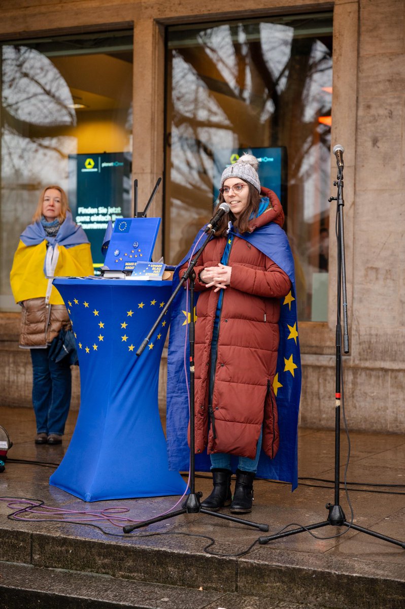 JefTue's tweet photo. Wir wollen ein starkes und souveränes Europa. Dafür waren wir heute auf der Straße.
Danke an alle, die heute trotz des schlechten Wetters mit uns bei der #WeAreEurope Kundgebung in Stuttgart dabei waren💚🇪🇺 https://t.co/dp0ytvascz
