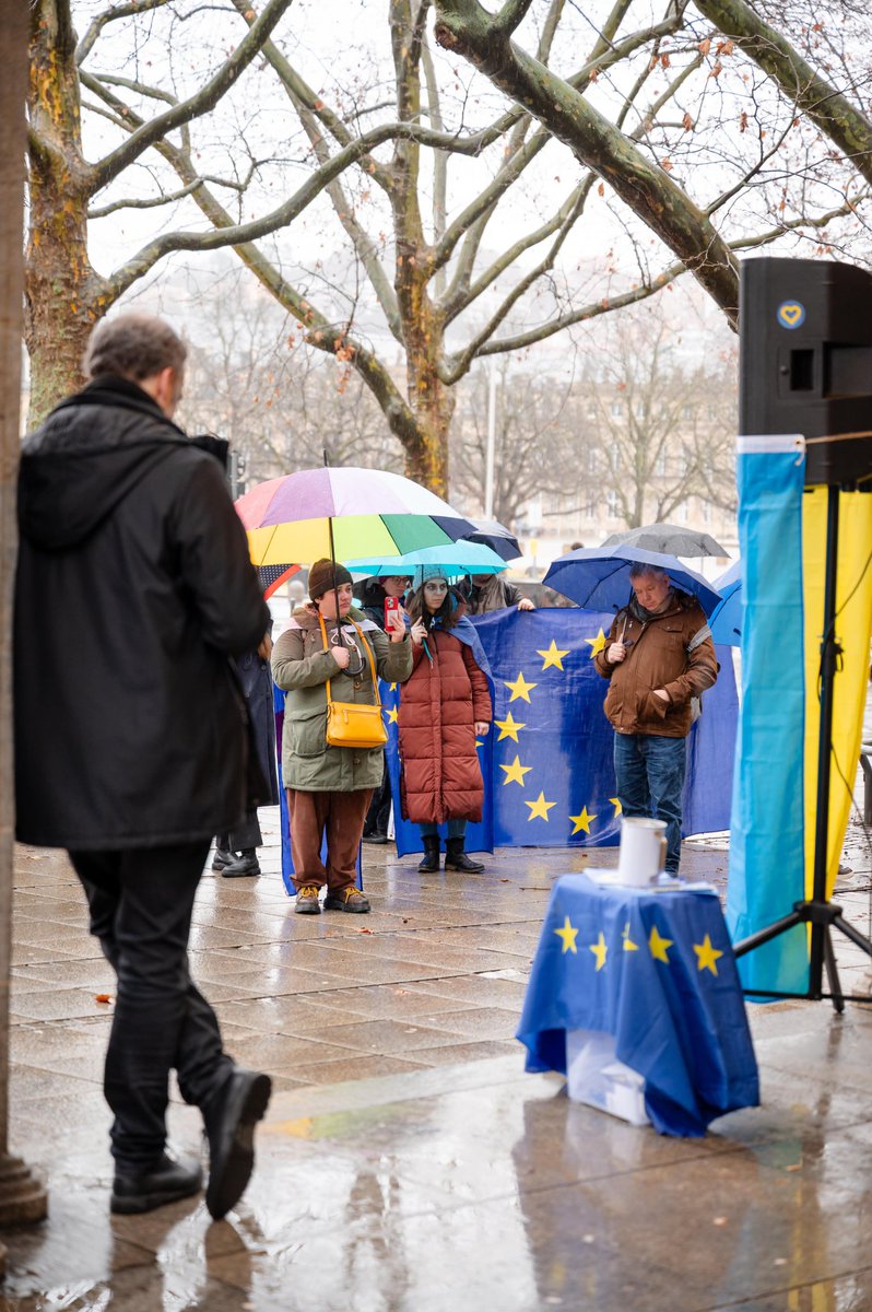 JefTue's tweet photo. Wir wollen ein starkes und souveränes Europa. Dafür waren wir heute auf der Straße.
Danke an alle, die heute trotz des schlechten Wetters mit uns bei der #WeAreEurope Kundgebung in Stuttgart dabei waren💚🇪🇺 https://t.co/dp0ytvascz