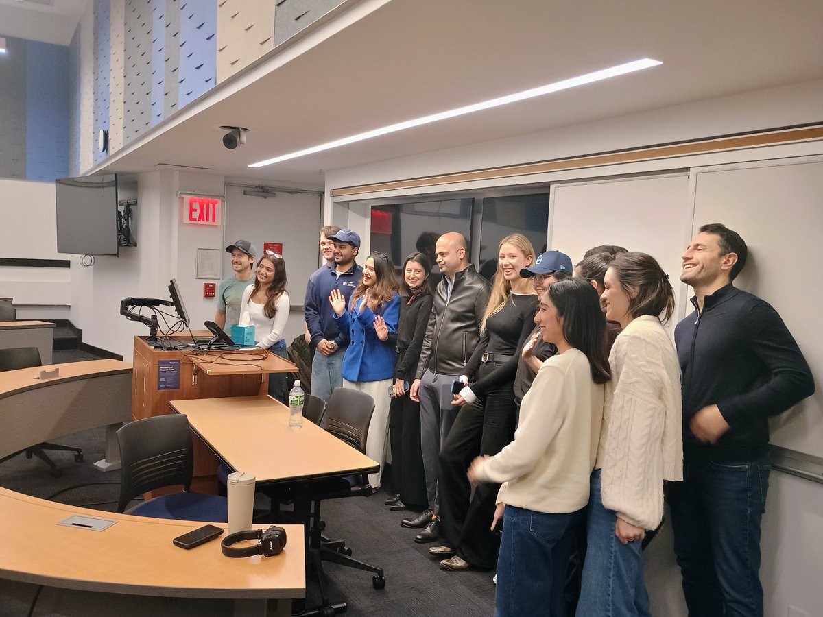 DataLair tweet media