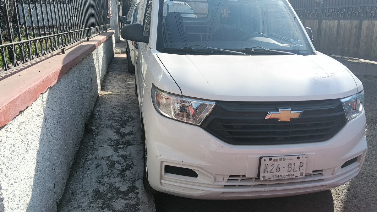 ElizabethRdzR's tweet photo. @LaSEMOVI @UCS_GCDMX @TlalpanAl @Gabyosoriohdz por favor, solicitamos apoyo para infracciones. Ya tenemos señal de prohibido estacionarse y el aviso de la multa. https://t.co/tpDwqw6K3N