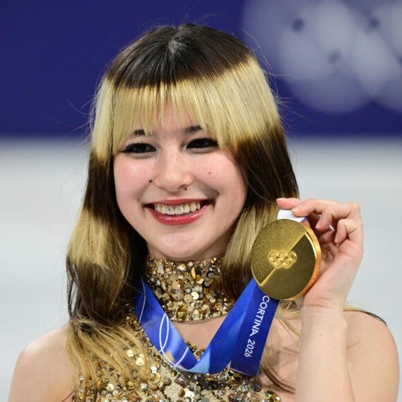 Jorge_Most's tweet photo. Alysa Liu (medallista de oro olímpica) y gran figura del patinaje artístico ha comentado que quiere una skin:

- "Me encantaría que Fortnite me hiciera una skin, me la compraría". https://t.co/J6kspdQoxb