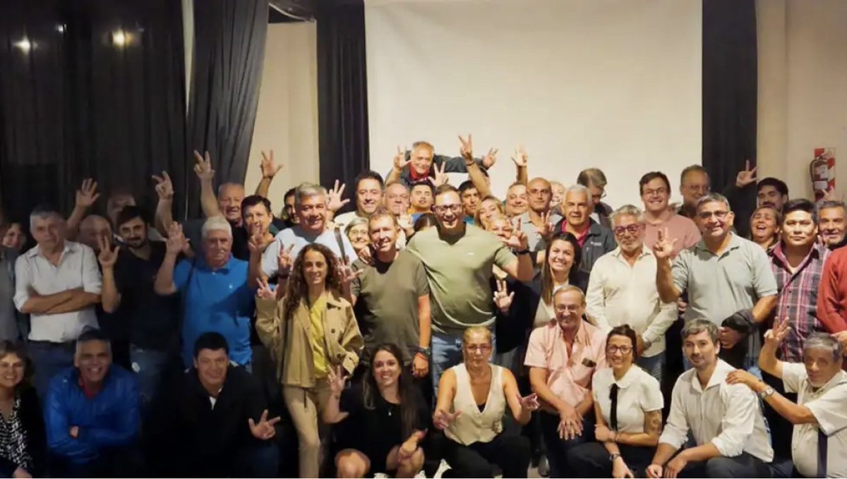 🚨 CON LA MIRA EN EL 7J, LA “TERCERA VÍA” POSICIONA A QUIROGA PARA PRESIDIR LA UCR DE CÓRDOBA

• El planteo tomó forma en un encuentro realizado en San Alberto, donde dirigentes provinciales y municipales debatieron sobre la estrategia partidaria y la necesidad de reconfigurar