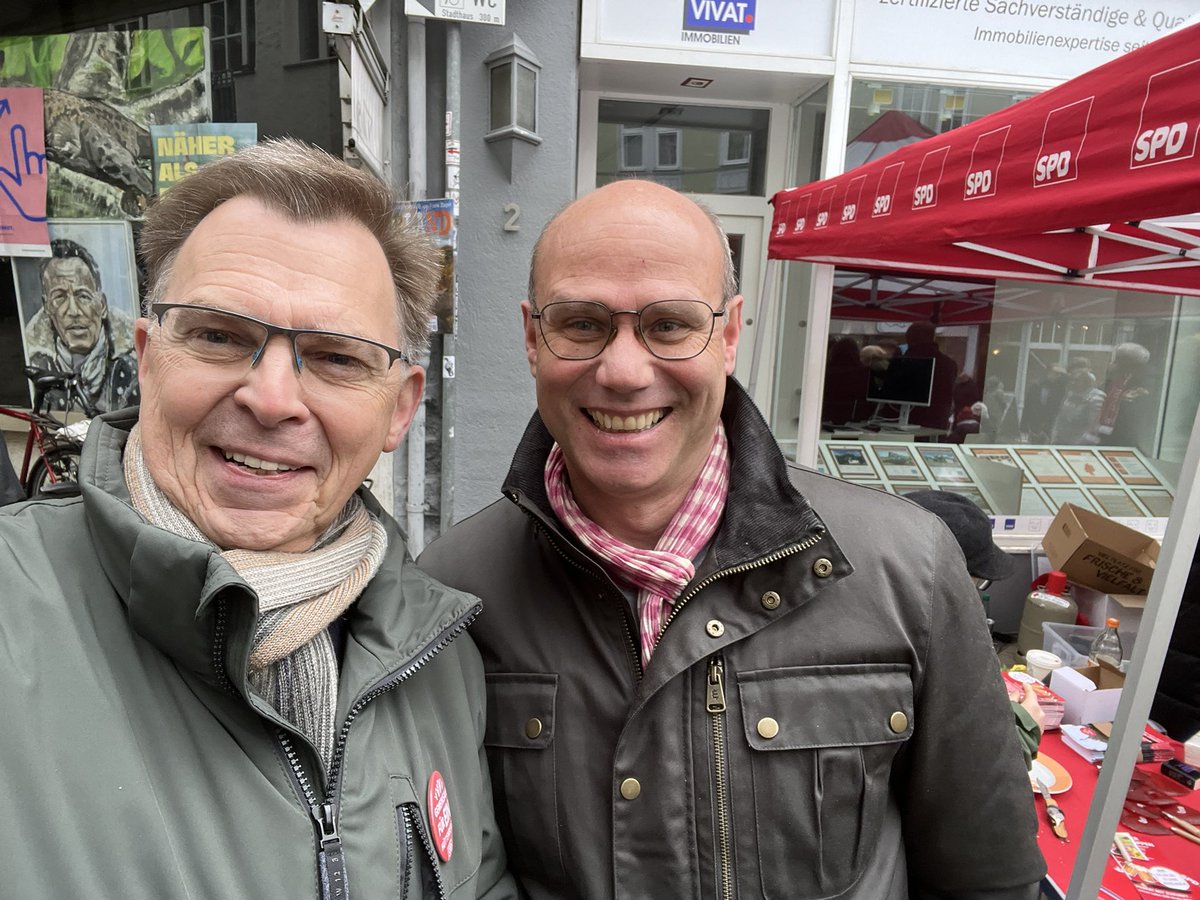 Heute Angrillen bei der #SPD in #Wetzlar auf dem Eisenmarkt.
Extrem viel Zustrom und Interesse am Stand, gute Versorgung bei Bratwurst und „Rotem Willy“

Tolle Aktion, gute Diskussionen 👍
SPD #Hüttenberg natürlich mit am Start.