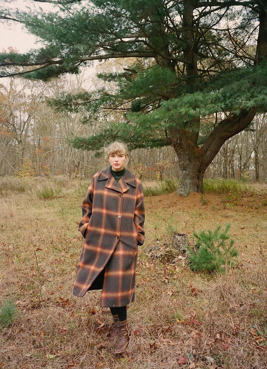 TimMcGirl's tweet image. evermore being taylor's flop album is a total insult; it's one of the highlights of her career but people haven't discovered it yet, one day she will have her moment 🤎