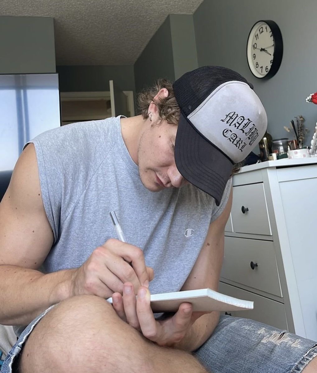 feliz cumple a mi sol de mayo, gracias connor por aparecer y ser la persona más angelada del planeta te re mil amo gordo