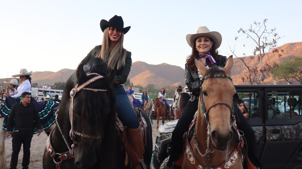 GerardoQuirinoV's tweet photo. En la #FICCTLAJO las mujeres son protagonistas. 🐴🔝

Vean nada más cómo se vivió la Cabalgata y Gala de Mujeres a Caballo. Toda mi admiración para todas, en especial para mi chula Bianca, que desde el DIF Tlajomuco sigue ayudando a quienes más lo necesitan. 🤝 https://t.co/DM7PXY1czT