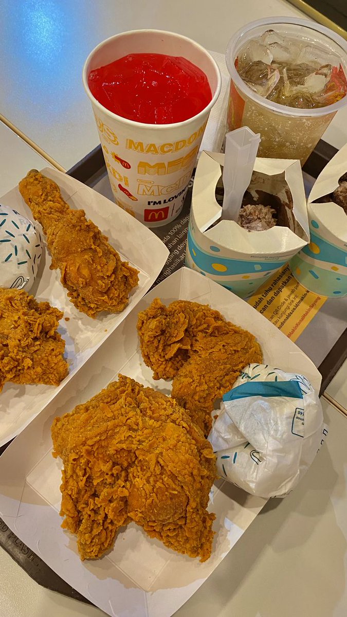 saveynaaa's tweet image. kalian lebih suka yang mana
richeese or mcd?