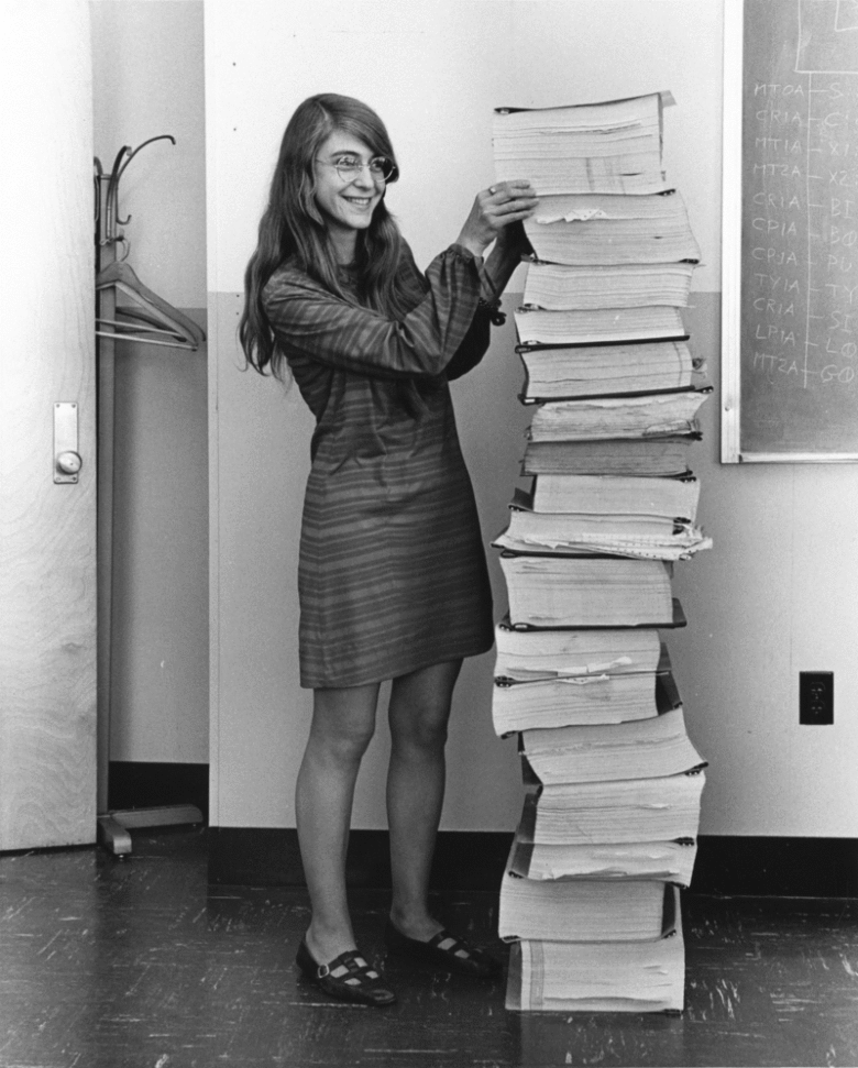 EnsedeCiencia's tweet image. 🔴 A la izquierda, la científica computacional Margaret Hamilton , quien en 1969  lideró el desarrollo del software que llevó al hombre a la Luna.

🔴 A la derecha, la científica computacional Katie Bouman, quien en 2019 formó parte de los líderes que crearon el algoritmo que