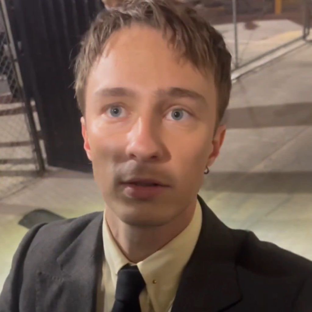 drwbrinas's tweet image. these pictures are the same to me