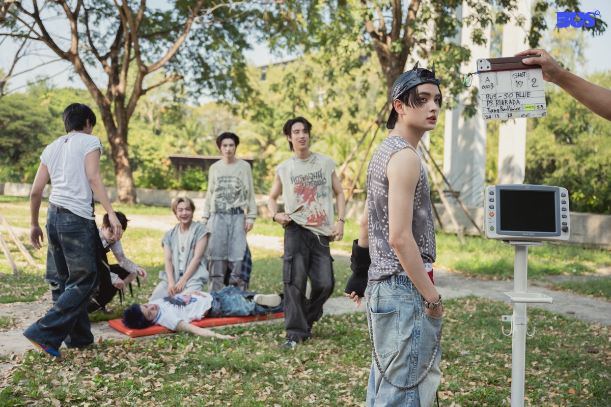 📸 BEHIND THE SCENES - SET2 'So Blue' 💙 (3/10)

BUS - So Blue
OFFICIAL MUSIC VIDEO OUT NOW!
🔗: youtu.be/KLuCFhq3vNM

MUSIC ON ALL STREAMING
🔗: becauseofyouishine.lnk.to/SoBlue

#BUS_SoBlue_MV
#BUS_SoBlue
#BUSbecauseofyouishine
#SONRAYMUSIC