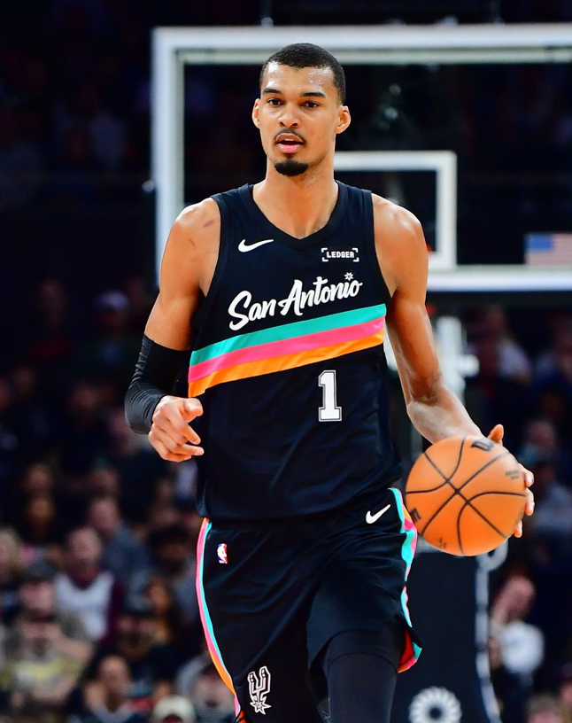 VICTOR WEMBANYAMA VIENT DONC DE DIRE EN INTERVIEW D’APRÈS-MATCH :

« JE SERAI AU DUNK CONTEST UN JOUR » 🗣️

ON LES PORTE CHEZ NOUS 😤🇫🇷