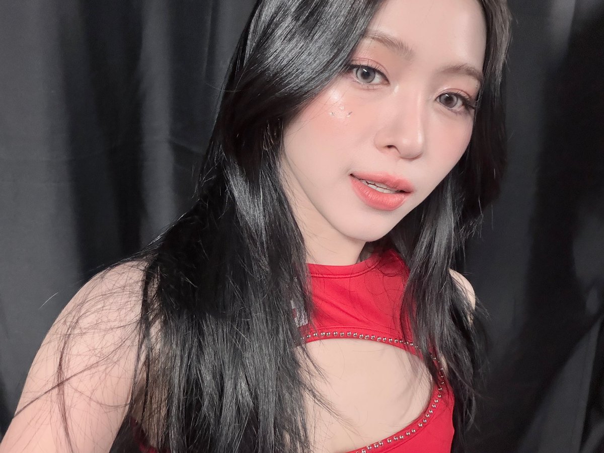 RYUJIN looks perfect in a recently shared photo