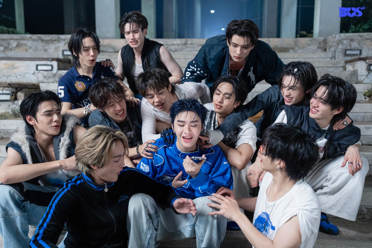 📸 BEHIND THE SCENES - SET2 'So Blue' 💙 (10/10)

BUS - So Blue
OFFICIAL MUSIC VIDEO OUT NOW!
🔗: youtu.be/KLuCFhq3vNM

MUSIC ON ALL STREAMING
🔗: becauseofyouishine.lnk.to/SoBlue

#BUS_SoBlue_MV
#BUS_SoBlue
#BUSbecauseofyouishine
#SONRAYMUSIC