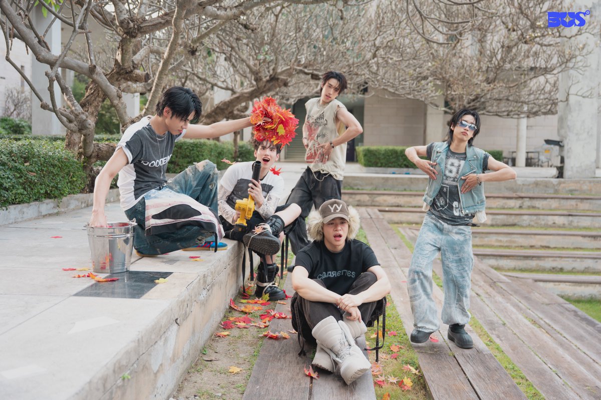 📸 BEHIND THE SCENES - SET2 'So Blue' 💙 (7/10)

BUS - So Blue
OFFICIAL MUSIC VIDEO OUT NOW!
🔗: youtu.be/KLuCFhq3vNM

MUSIC ON ALL STREAMING
🔗: becauseofyouishine.lnk.to/SoBlue

#BUS_SoBlue_MV
#BUS_SoBlue
#BUSbecauseofyouishine
#SONRAYMUSIC