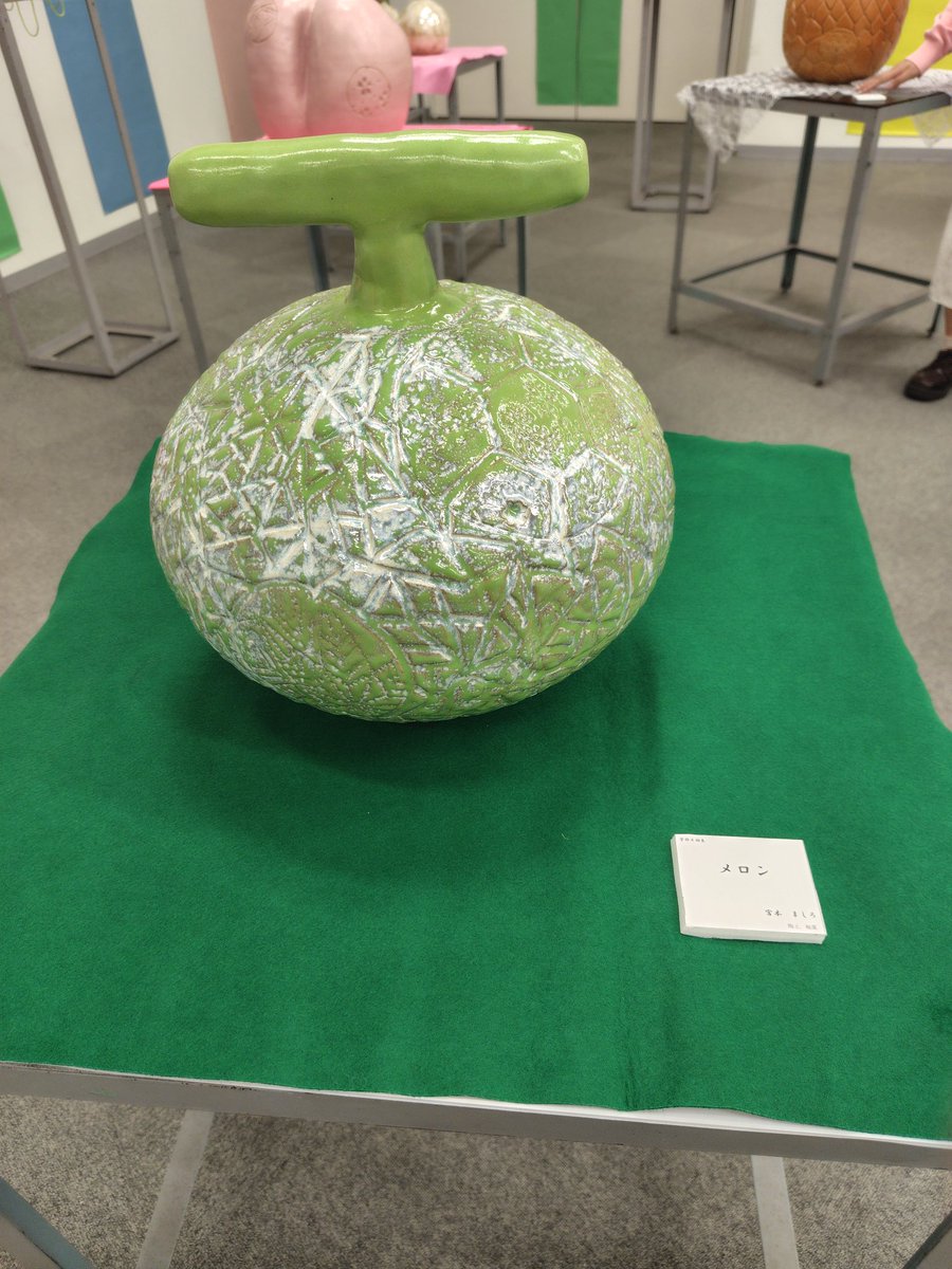slayers0121's tweet photo. 本日の目的はこちらを見に

和歌山大学の卒展
こちらの作品は
@MashiroMiyamoto 
(宮本ましろさん(ましろん))
が作ってた作品ですよー

本人にもお会いして来ました☺
可愛いかった( * ֦ơωơ֦)

𝕊ℍ𝕆𝕎ℝ𝕆𝕆𝕄で配信もされてますよ☺ https://t.co/gIOyXdw7Ai