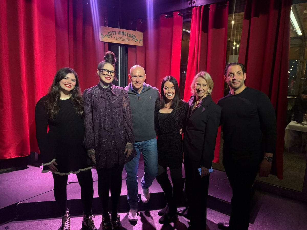 Lauren Conlin tweet media