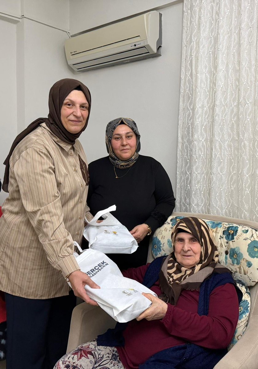 #milletimizileniyetimizbir 
İlçe Kadın Kolları Başkanımız Gülay ARSLAN ve kıymetli yönetimimizle birlikte “Çay bahane, sohbet şahane ” diyerek İsmail Demirkol’un hanesinde Ramazan buluşmamızı gerçekleştirdik.