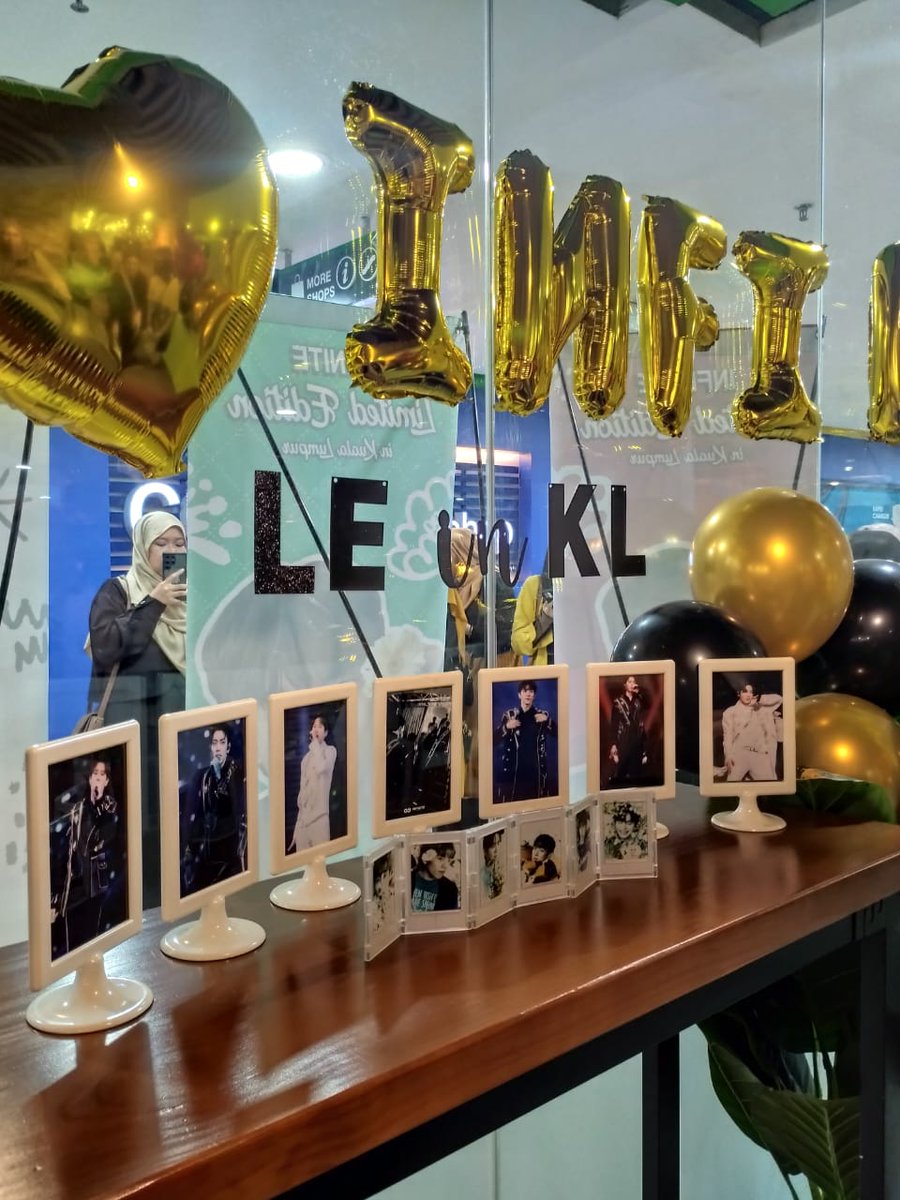 areumdahoya's tweet photo. #INFINITEInKL dah ambik hand banner dgn fankit✨💛 https://t.co/Iwqqqp0KUS