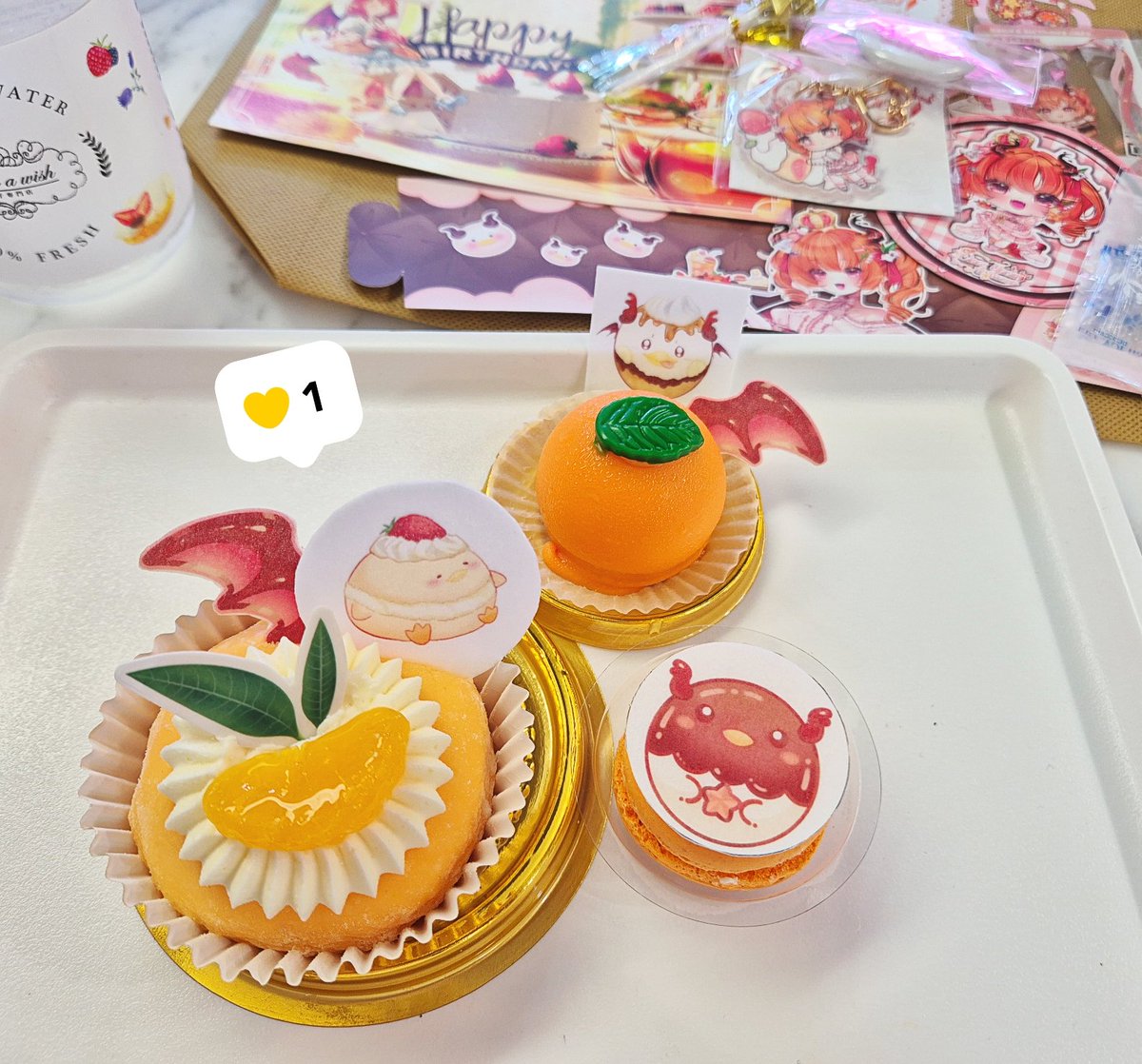 KonaOnceUponHBD's tweet photo. วันอาทิตย์แต่สีส้ม🍊

 มีโมจินุ่มๆ เค้กส้มจิ๋ว มาการองสีส้ม รอทุกคนอยู่✨️

แวะมาหากันได้นะ วันสุดท้ายแล้ววว

#KonaBanwa 
#KonaBirthday2026 
#KonaBirthdayCafe 
#KonaOnceUponASweet https://t.co/516gSahDPb