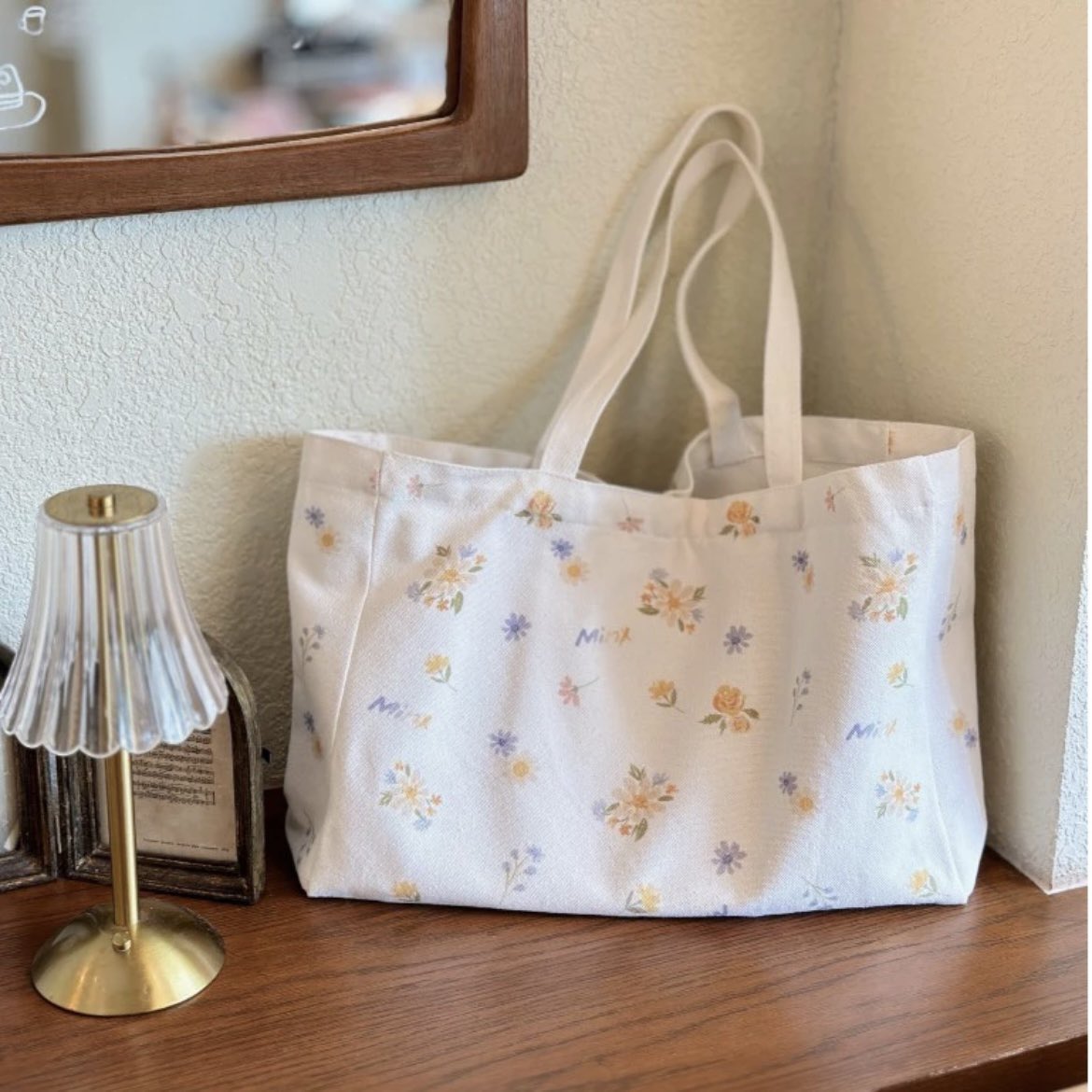 yunaallinus's tweet photo. ส่งต่อ Flora tote bag กระเป๋าผ้า canvas ลายดอกไม้ minxshoes ของใหม่ ยังไม่แกะ 250 บาท ส่งฟรี #minx #minxshoe #minxshoes #ส่งต่อminx #กระเป๋าผ้า #กระเป๋าเกาหลี #กระเป๋าแฟชั่น #กระเป๋าแฟชั่นเกาหลี #กระเป๋าสะพายข้าง #กระเป๋าสะพาย #เสื้อผ้าเกาหลี #เสื้อผ้าสไตล์เกาหลี #เสื้อผ้าแฟชั่น https://t.co/0YMrLaF8oC