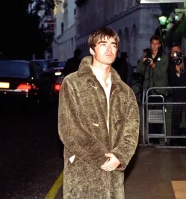 I love him in massive furry coat.
(but the potato is the best part of this doodle😆)