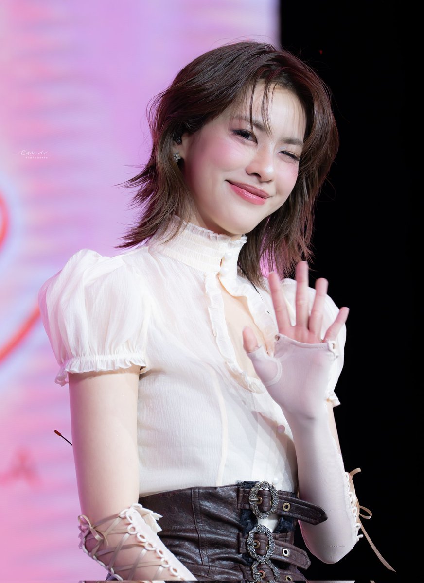 Pow_141511's tweet image. เอเหมียวทั้งสวยทั้งน่ารักเลย 💫

🧡🌷

EMIBONNIE 1ST TIME IN MANILA
#EmiBonnie1stFMinMANILA