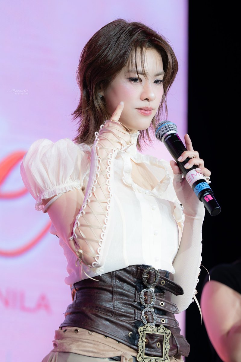 Pow_141511's tweet image. เอเหมียวทั้งสวยทั้งน่ารักเลย 💫

🧡🌷

EMIBONNIE 1ST TIME IN MANILA
#EmiBonnie1stFMinMANILA