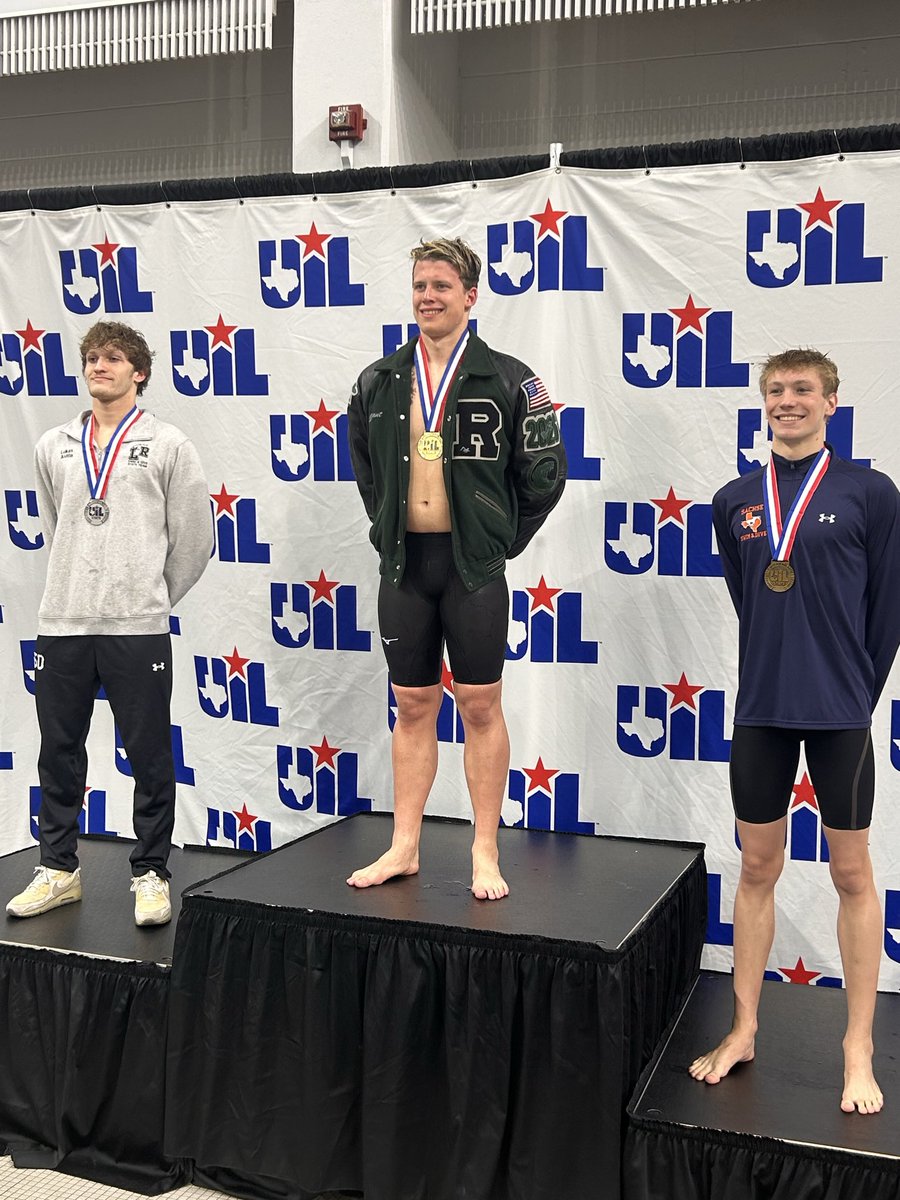 More from the pool, Lake Ridge swimmer Lucas Avitia takes home 🥈at the UIL State Meet in the men’s 500 freestyle.

Incredible finish to the season! Congrats Lucas!