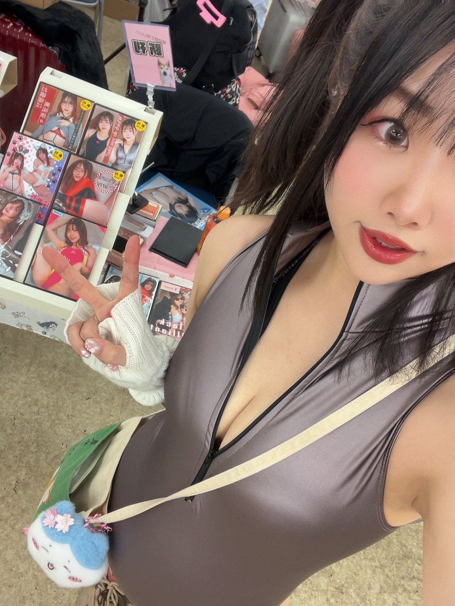 kageta07's tweet photo. 1着目はLEOHEXのフロントジッパーです！後半はチラリズムワンピースになります！
ポスター忘れましたw https://t.co/9uOkMFFdsK