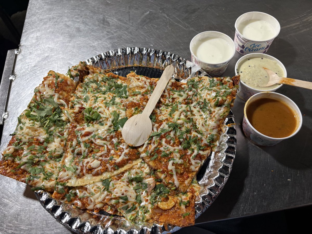 iabhijitdesh's tweet photo. If you are street food lover visiting #Manek chowk in night is must. I tried Pizza dosa last night and it was too yummy. Ek dosa and everything full…..
I hope India reaches final so I can try other stuff.
#Ahmedabad https://t.co/0QyVvlXCmv
