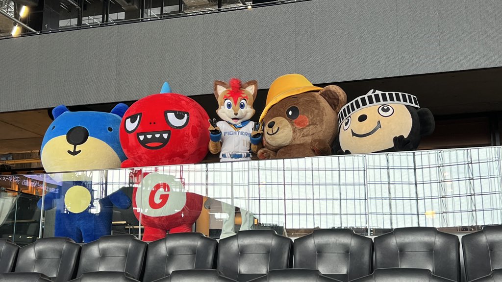 ガオやんが北海道に✨
キャラクターがたくさん揃うとテンション上がりまくりです😊  #GAORA #北海道 #マスコットキャラクター #ご当地キャラ #三連休