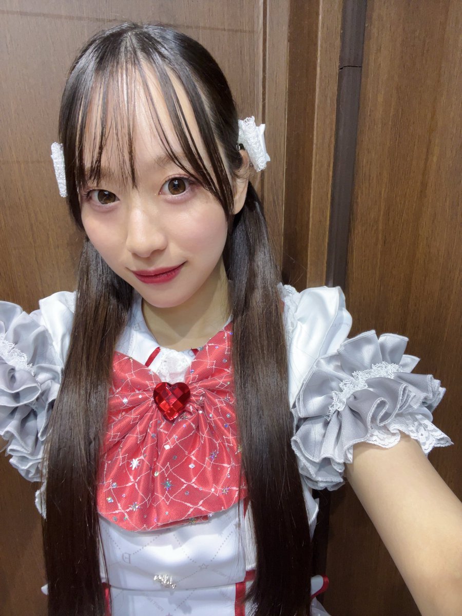 こちらの綾瀬かりんさん。 綺麗なお顔ですがちょっと面白すぎる方かも