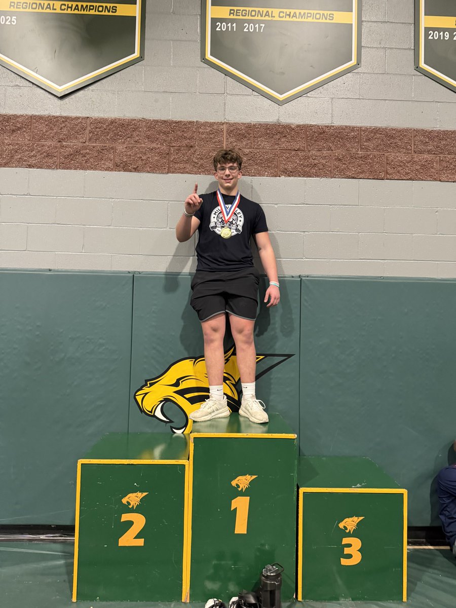 Jamey_Day_52's tweet photo. State powerlifting meet:
Squat: 450lbs (5th place)
Bench: 225lbs (8th place)
Hang Clean: 295lbs (1st place!)
6th place overall in men’s 242 weight class #EOE #elevaterecruits #mvjaguars @jeremycrabtree @ChrisGomez54 @MVJaguar https://t.co/p195lkrYTW