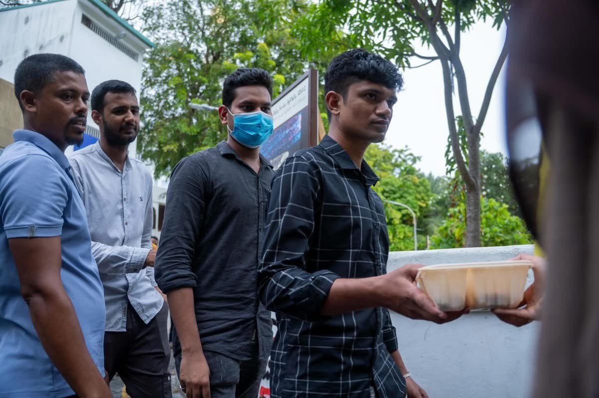 mmwmaldives's tweet photo. Day 3 and 4 🌙

A total of 450 migrant workers have been served up to today. 

A small act of kindness. A big impact. 🤍

MVR 60 feeds one fasting soul.

Mission for Migrant Workers Maldives
BML: (MVR) 7730000378559
BML: (USD) 7730000378560
Or you can use Dhiraagu Pay https://t.co/s37a9O7Hzv
