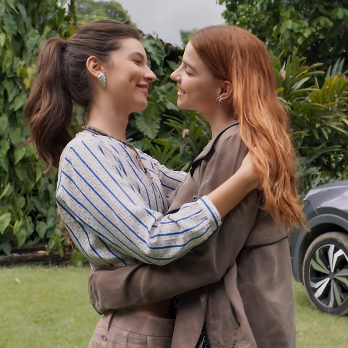 tvglobo's tweet photo. eu quando sou o casal endgame apaixonadas que se amam mais que tudo #TrêsGraças https://t.co/TfnipaIAle